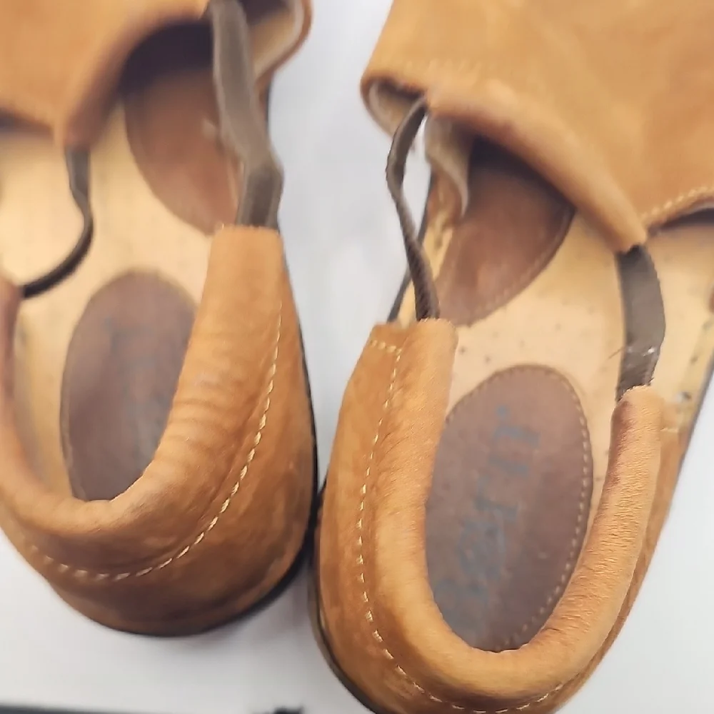 Born Women Brown Leather  Open Toe Sandals Size 9D